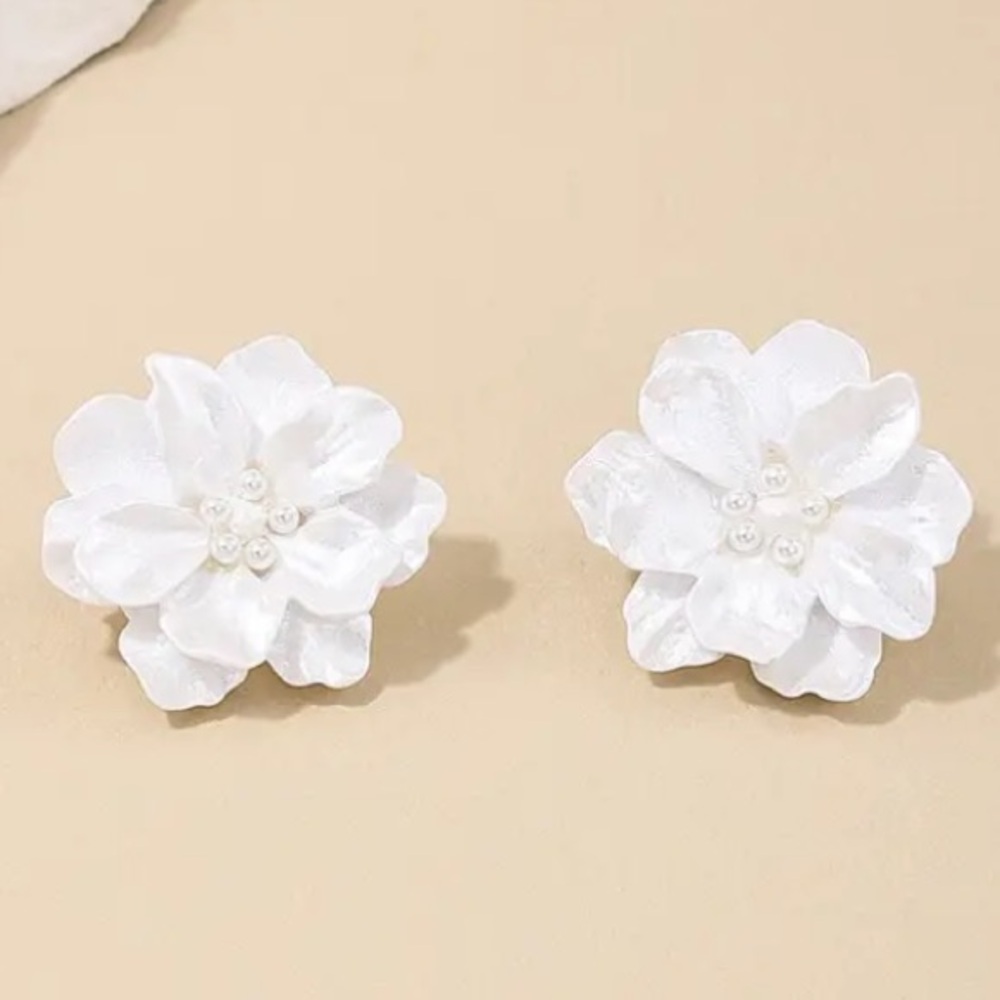 White Flower with Pearls Stud Earrings - Picture 5 of 7